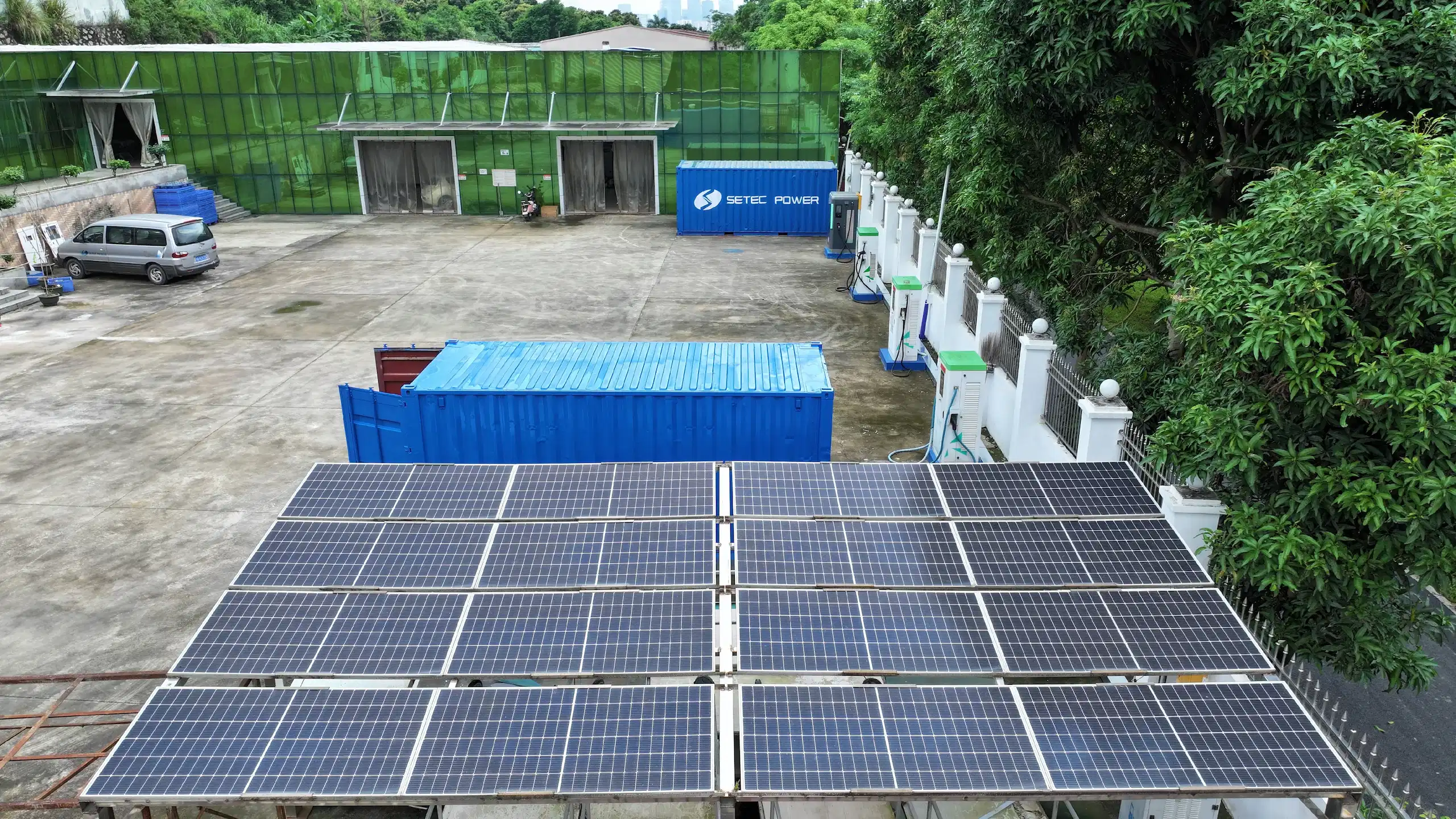 Battery energy storage system with solar panels for reducing commercial electricity demand charges